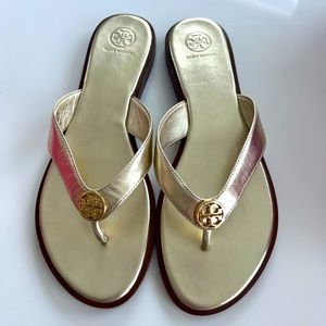 Tory Burch Benton Thong Spark Gold/Gold size 11 (fits 10)